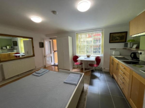 Cosy central London apartment 008